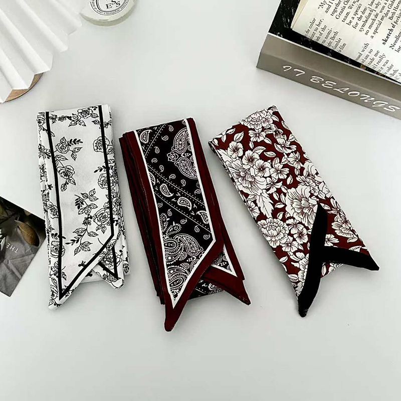 Luxuriöser Damen-Seidenschal,  – Silk Neck Scarf Bewertung und Preis